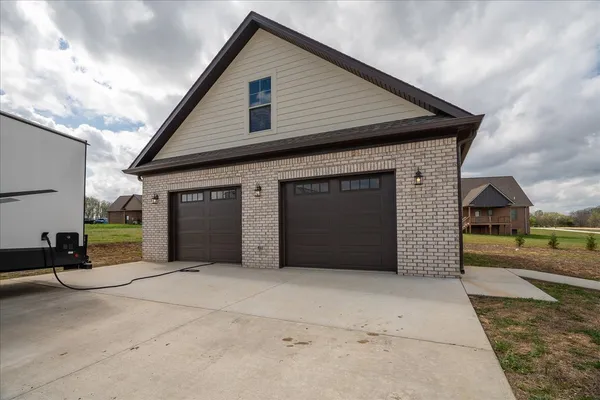 $634,000 | 114 Hurst Drive, Leoma, TN 38468