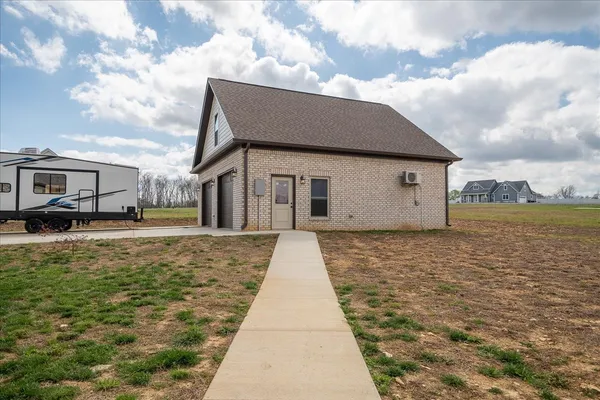 $634,000 | 114 Hurst Drive, Leoma, TN 38468