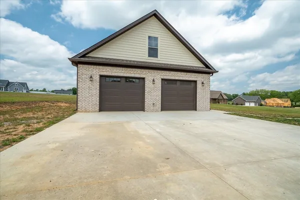$634,000 | 114 Hurst Drive, Leoma, TN 38468