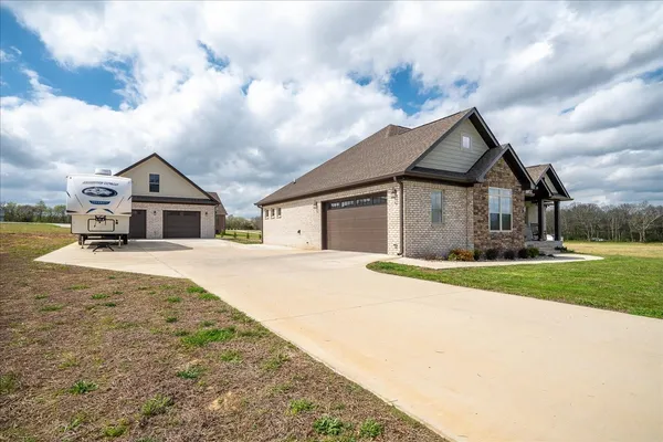 $634,000 | 114 Hurst Drive, Leoma, TN 38468