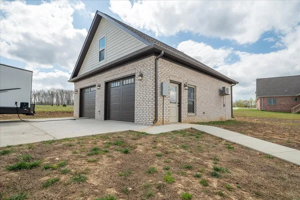 $634,000 | 114 Hurst Drive, Leoma, TN 38468