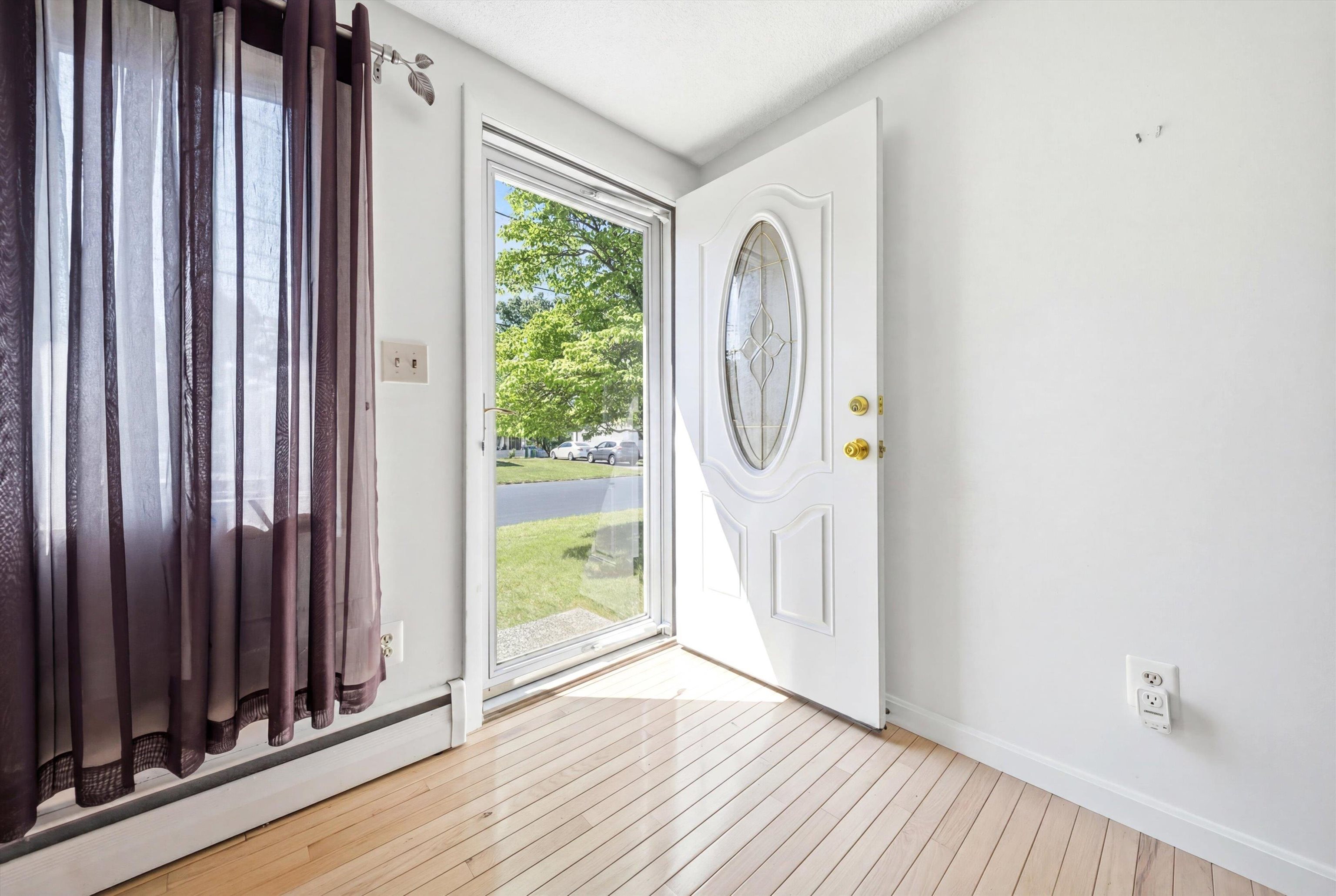 33 Ross Street Nashua, NH 03060 - Photo 2 of 31