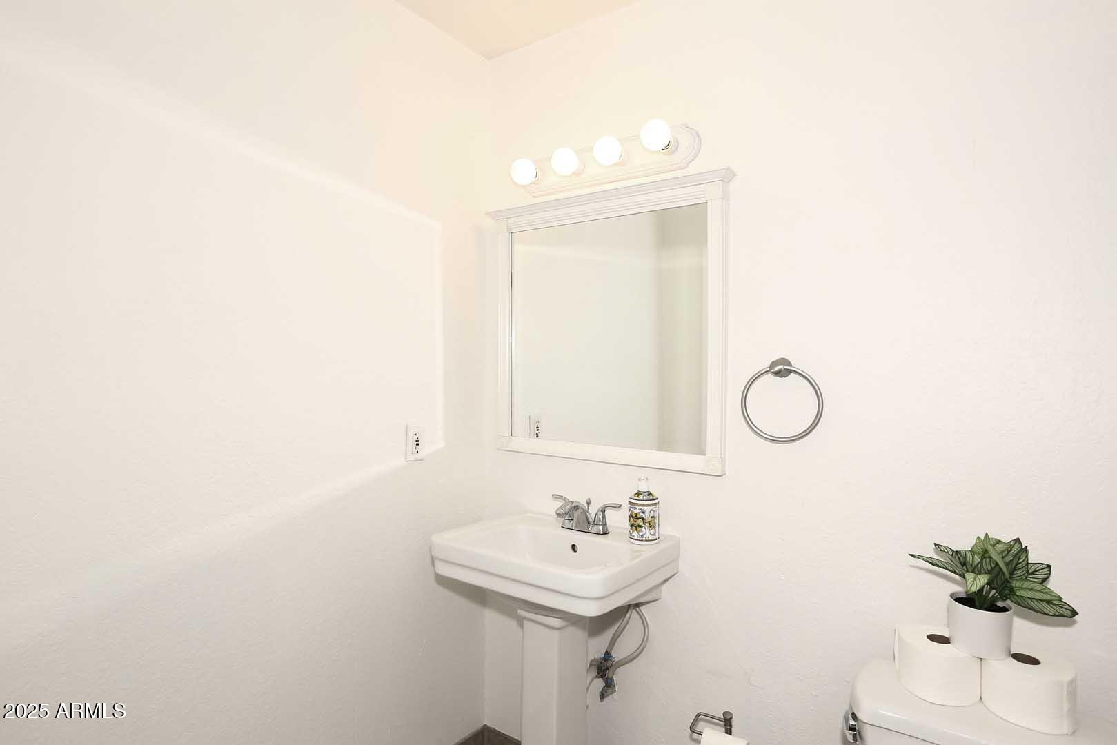 3928 North Granite Reef Road Scottsdale, AZ 85251 - Photo 29 of 50 Hall Bath