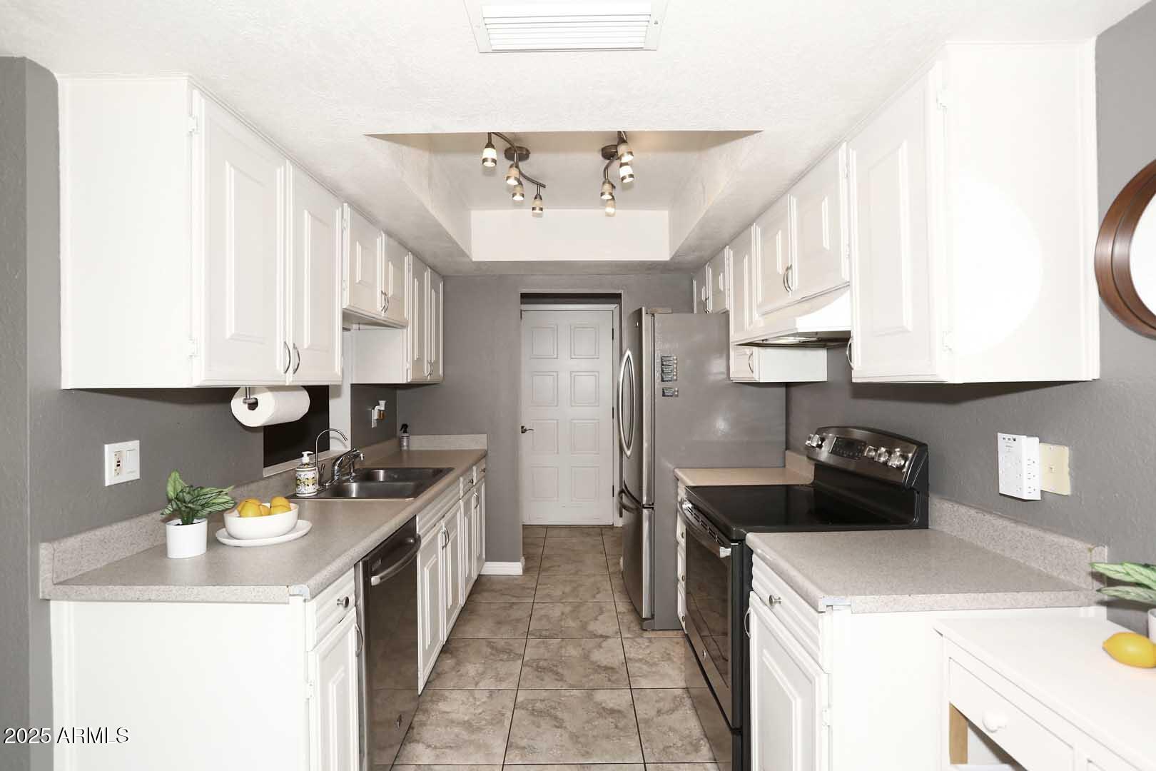 3928 North Granite Reef Road Scottsdale, AZ 85251 - Photo 4 of 50 Kitchen