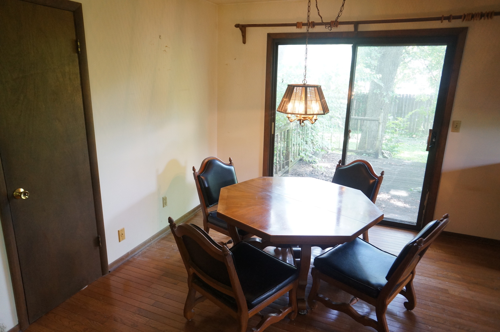 608 Northgate Road New Lenox, IL 60451 - Photo 5 of 16 a dining room with furniture and window