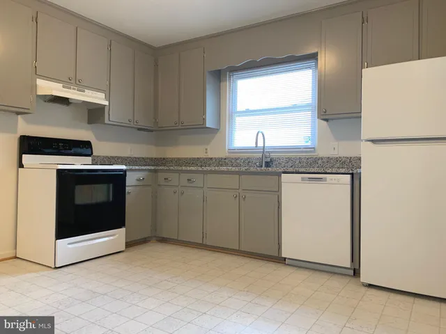 $1,450 | 1813 Meadow Drive, Fredericksburg, VA 22405