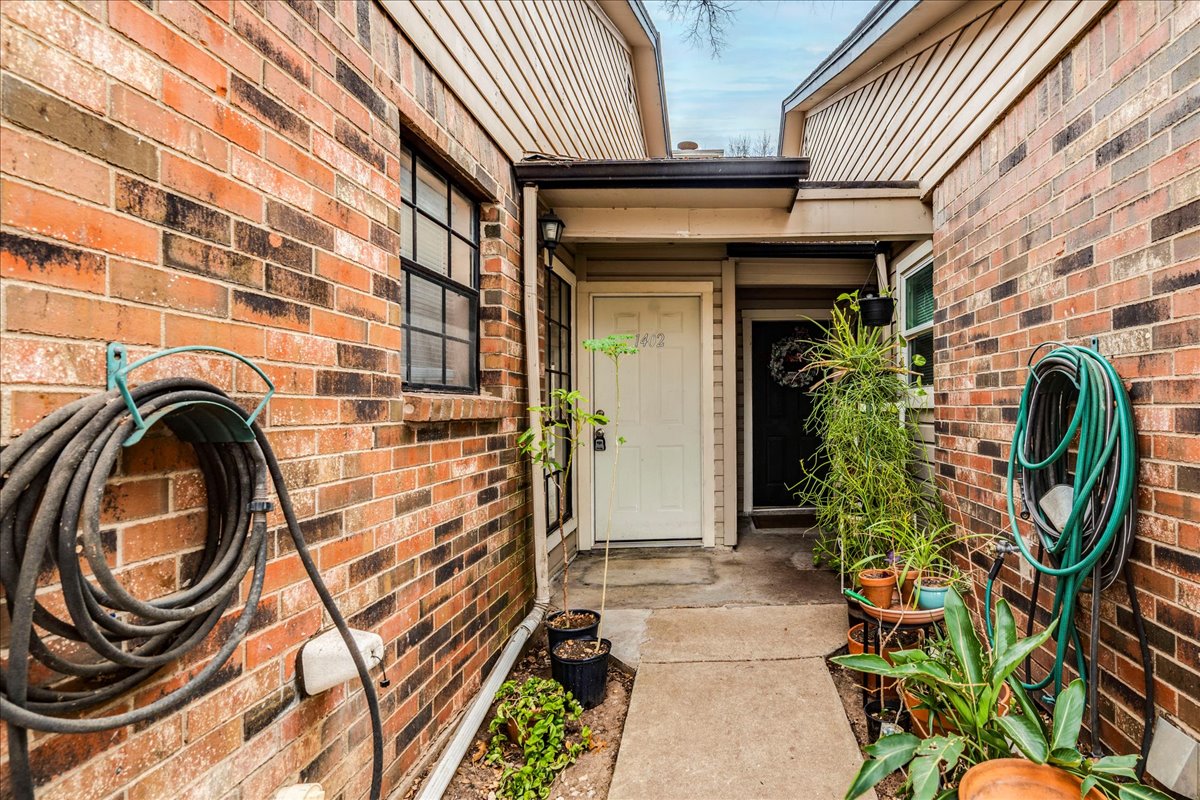 1601 Faro Drive, Unit 1402 Austin, TX 78741 - Photo 2 of 29