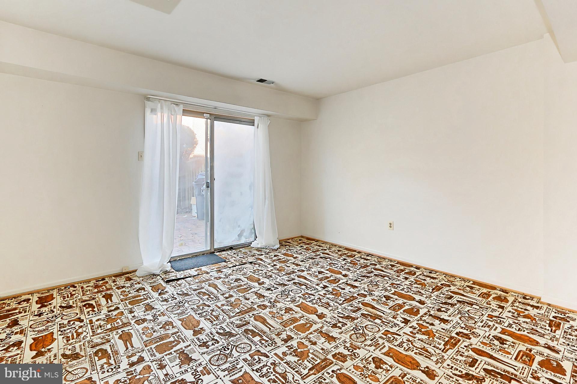 8059 Powderbrook Lane Springfield, VA 22153 - Photo 21 of 51 SGD to bricked private patio