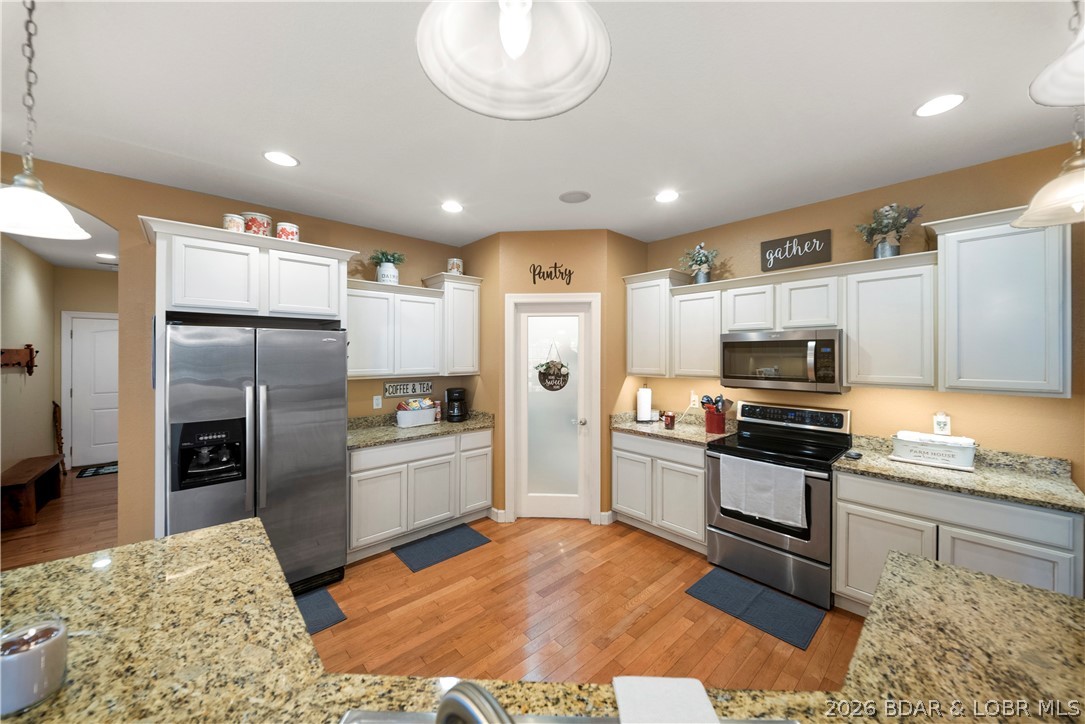 47 Mockingbird Road Lake Ozark, MO 65049 - Photo 20 of 66 kitchen