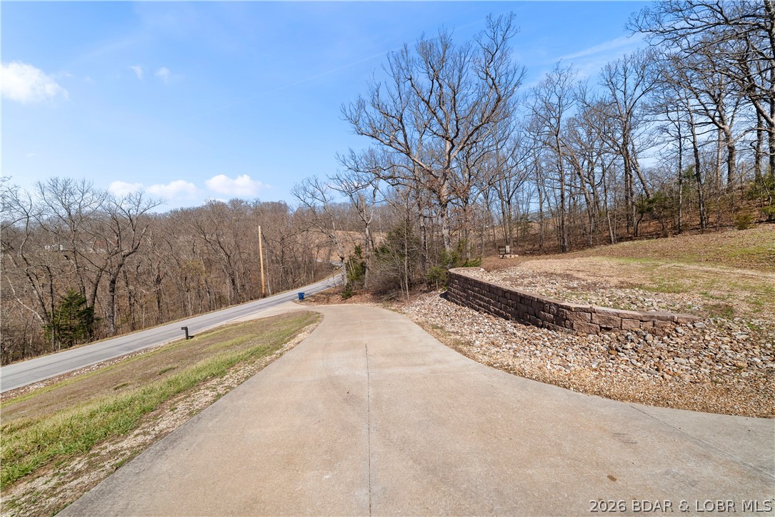 47 Mockingbird Road Lake Ozark, MO 65049 - Photo 60 of 66 driveway