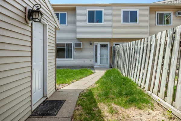 $173,000 | 2260 30 1/2 Avenue South, Fargo, ND 58103