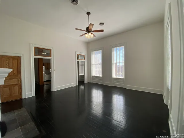 $1,800 | 235 East Commerce Street, Unit 500, San Antonio, TX 78205