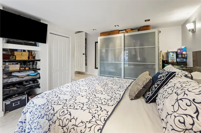 $580,000 | 117 Southwest 6th Street, Hallandale Beach, FL 33009