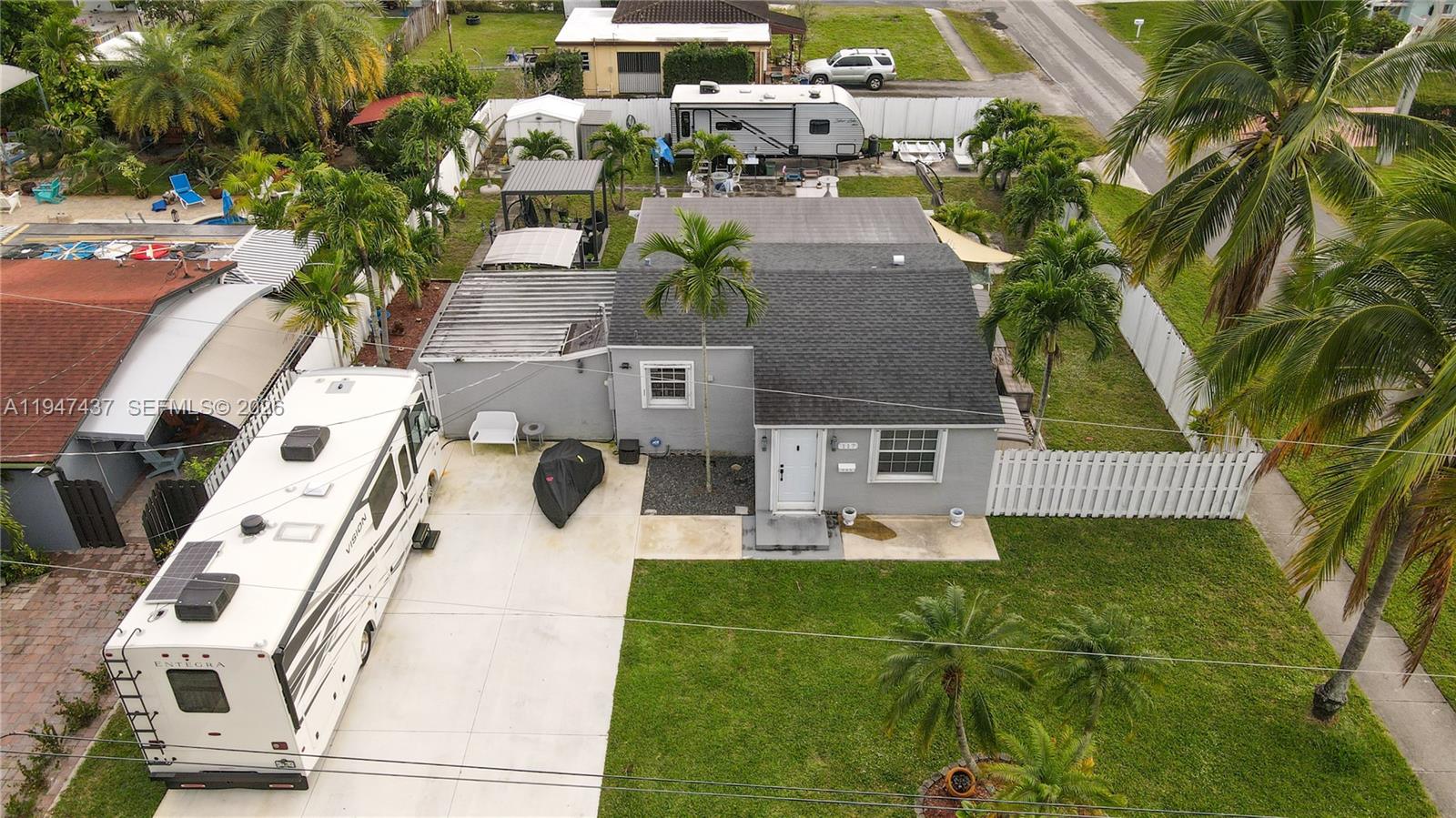 117 Southwest 6th Street Hallandale Beach, FL 33009 - Photo 29 of 40