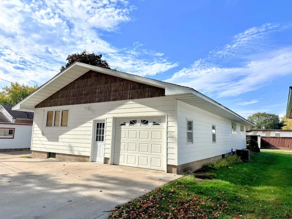 $239,000 | 1202 South 9th Street, Prairie du Chien, WI 53821