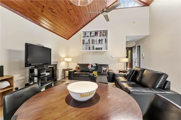 $425,000 | 620 The Maples, Farmington, PA 15437