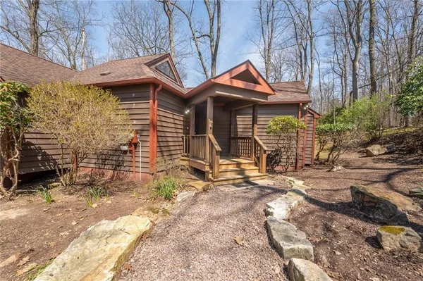 $425,000 | 620 The Maples, Farmington, PA 15437