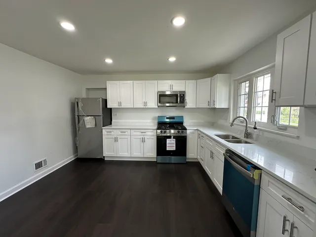 $2,799 | 5212 Harmswood Terrace, Skokie, IL 60077