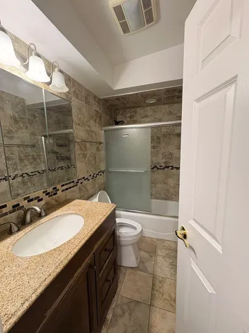 $2,799 | 5212 Harmswood Terrace, Skokie, IL 60077