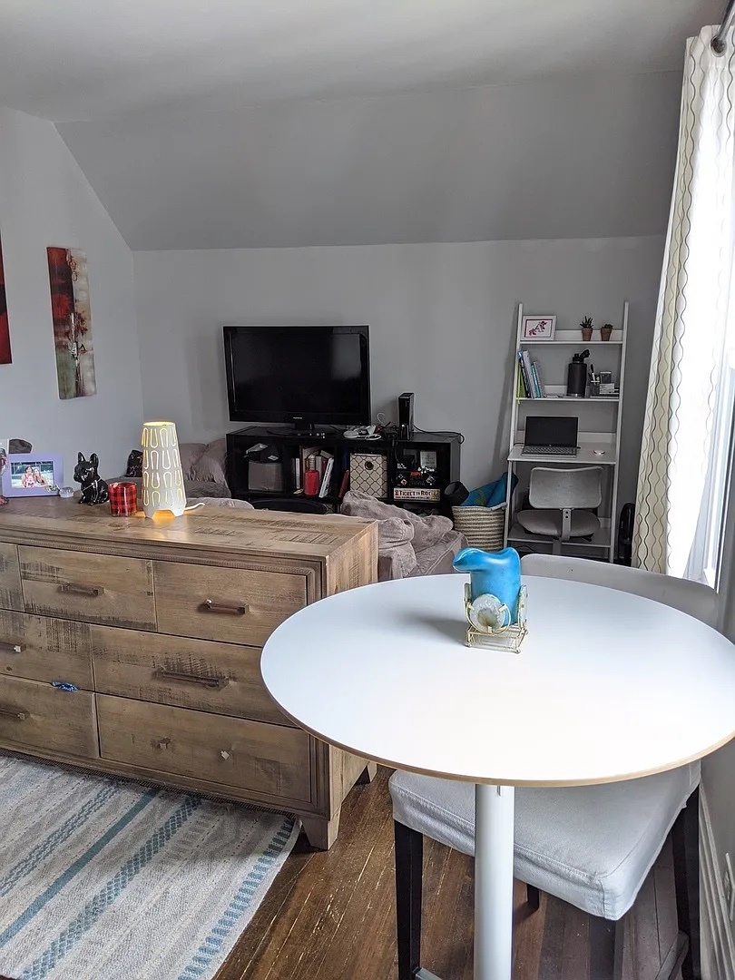 1655 West Irving Park Road, Unit 3R Chicago, IL 60613 - Photo 3 of 10