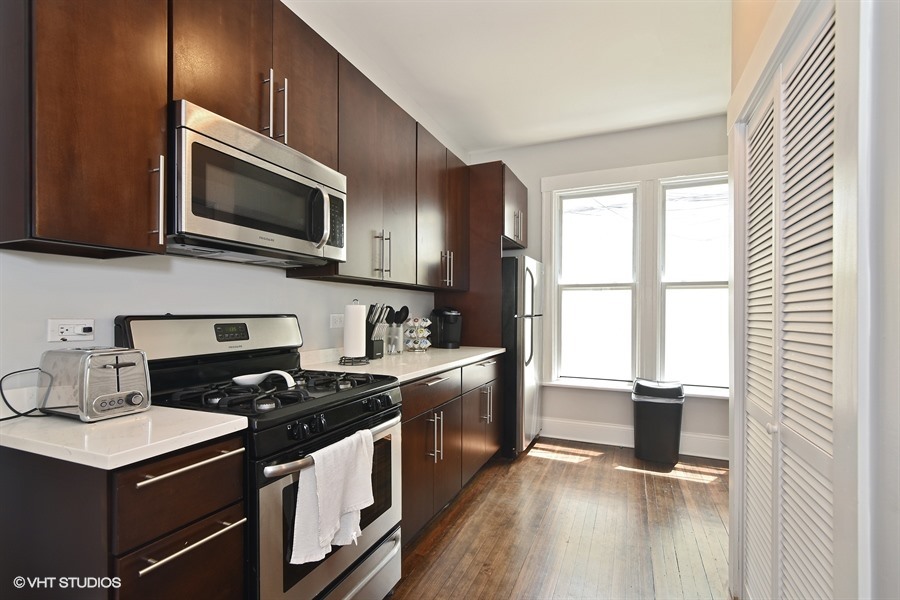 1655 West Irving Park Road, Unit 3R Chicago, IL 60613 - Photo 4 of 10