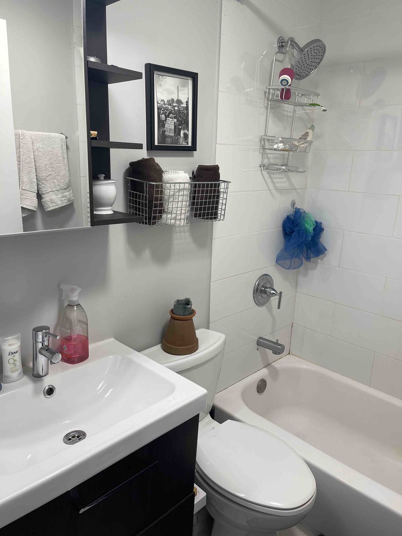 1655 West Irving Park Road, Unit 3R Chicago, IL 60613 - Photo 6 of 10