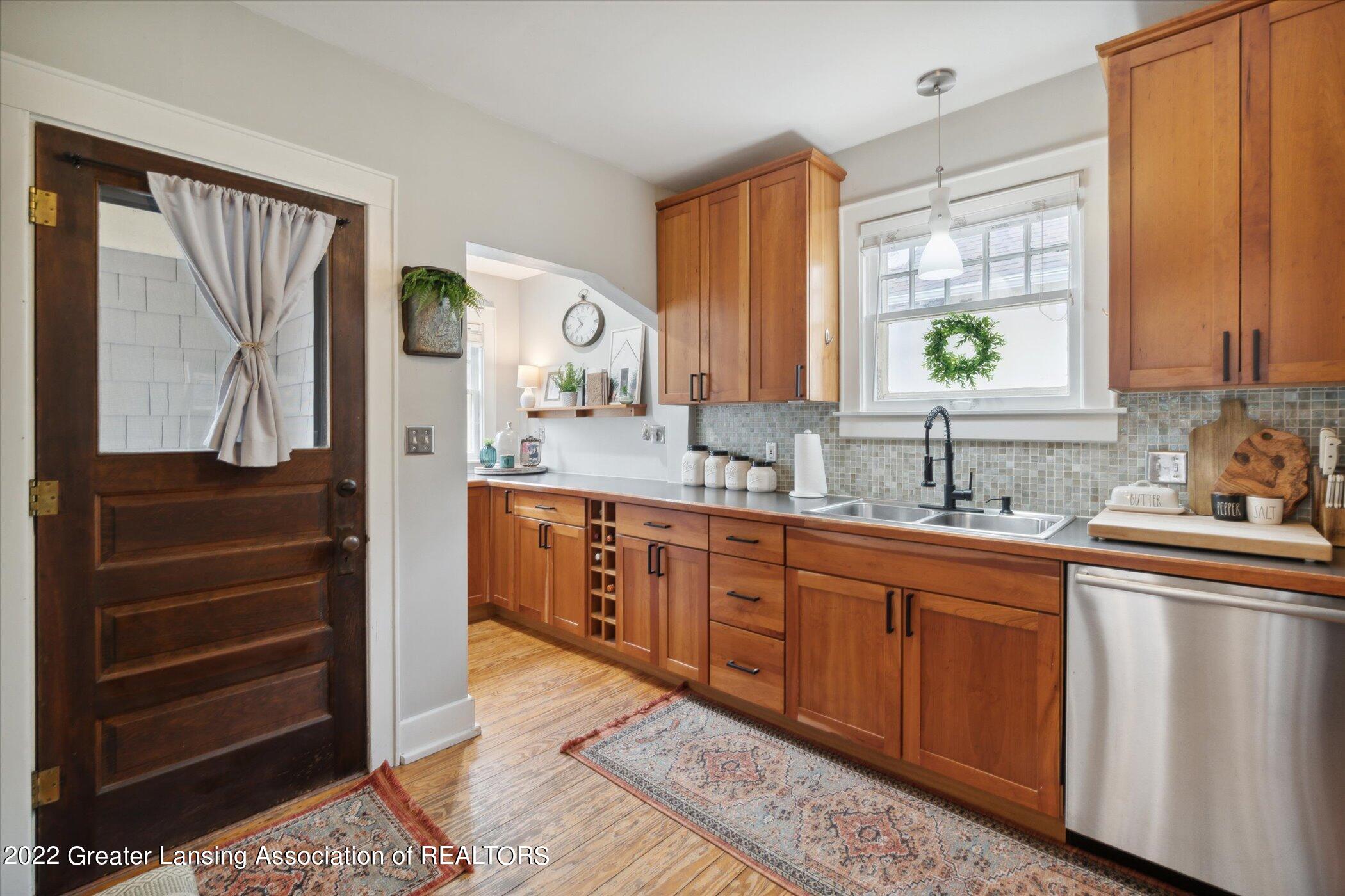 1813 Drexel Road Lansing, MI 48915 - Photo 13 of 39 Kitchen