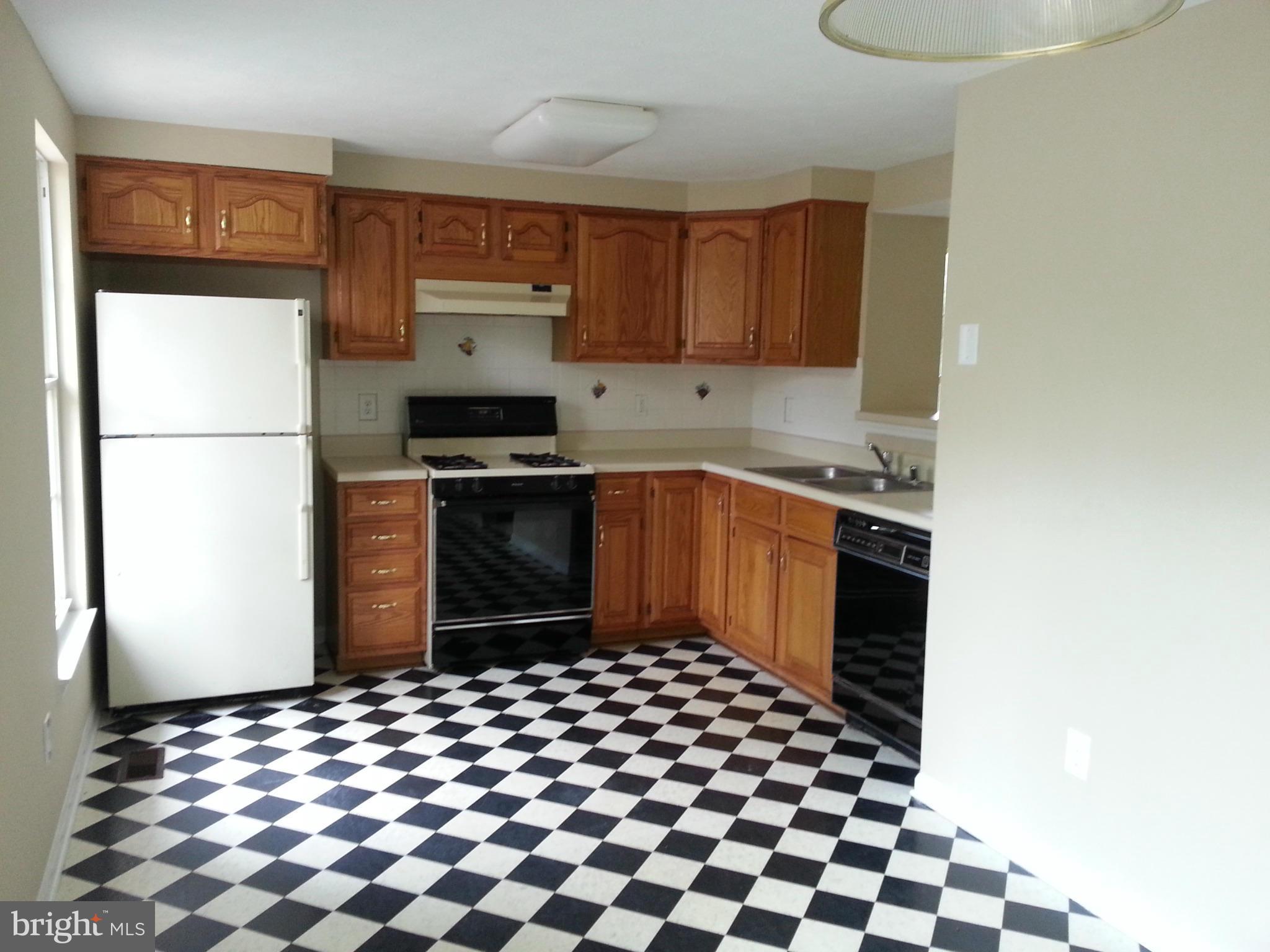 13914 Winding Ridge Lane Centreville, VA 20121 - Photo 6 of 11 Kitchen