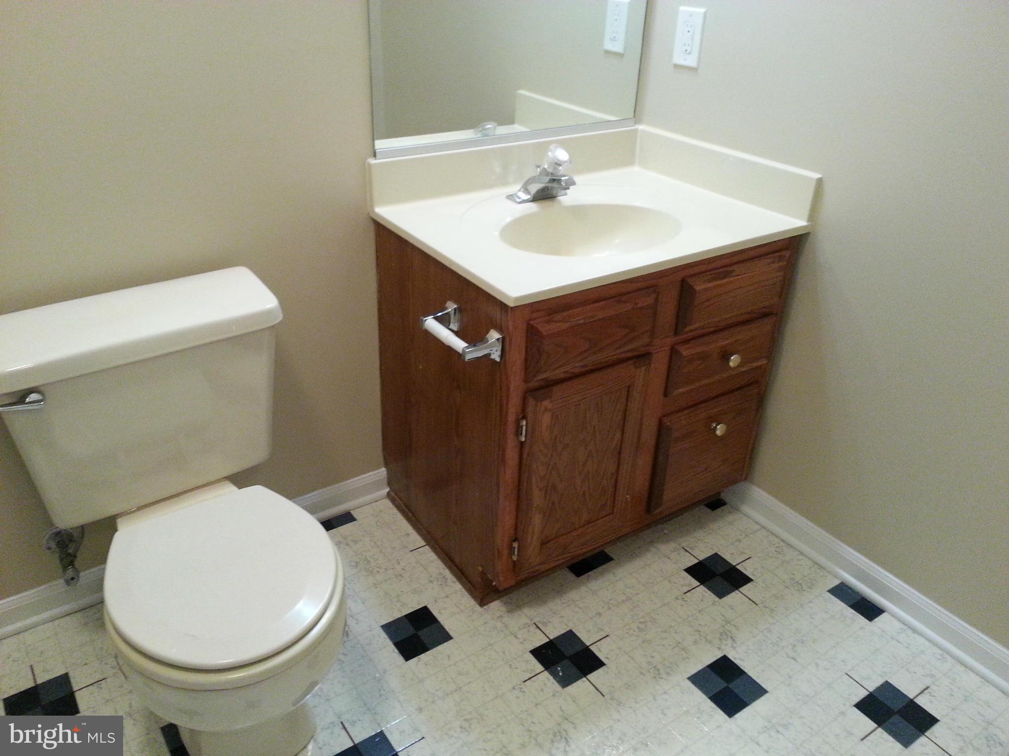 13914 Winding Ridge Lane Centreville, VA 20121 - Photo 8 of 11 Bath