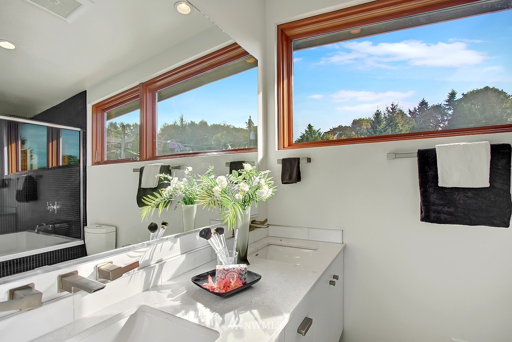 808 North 60th Street Seattle, WA 98103 - Photo 6 of 12
