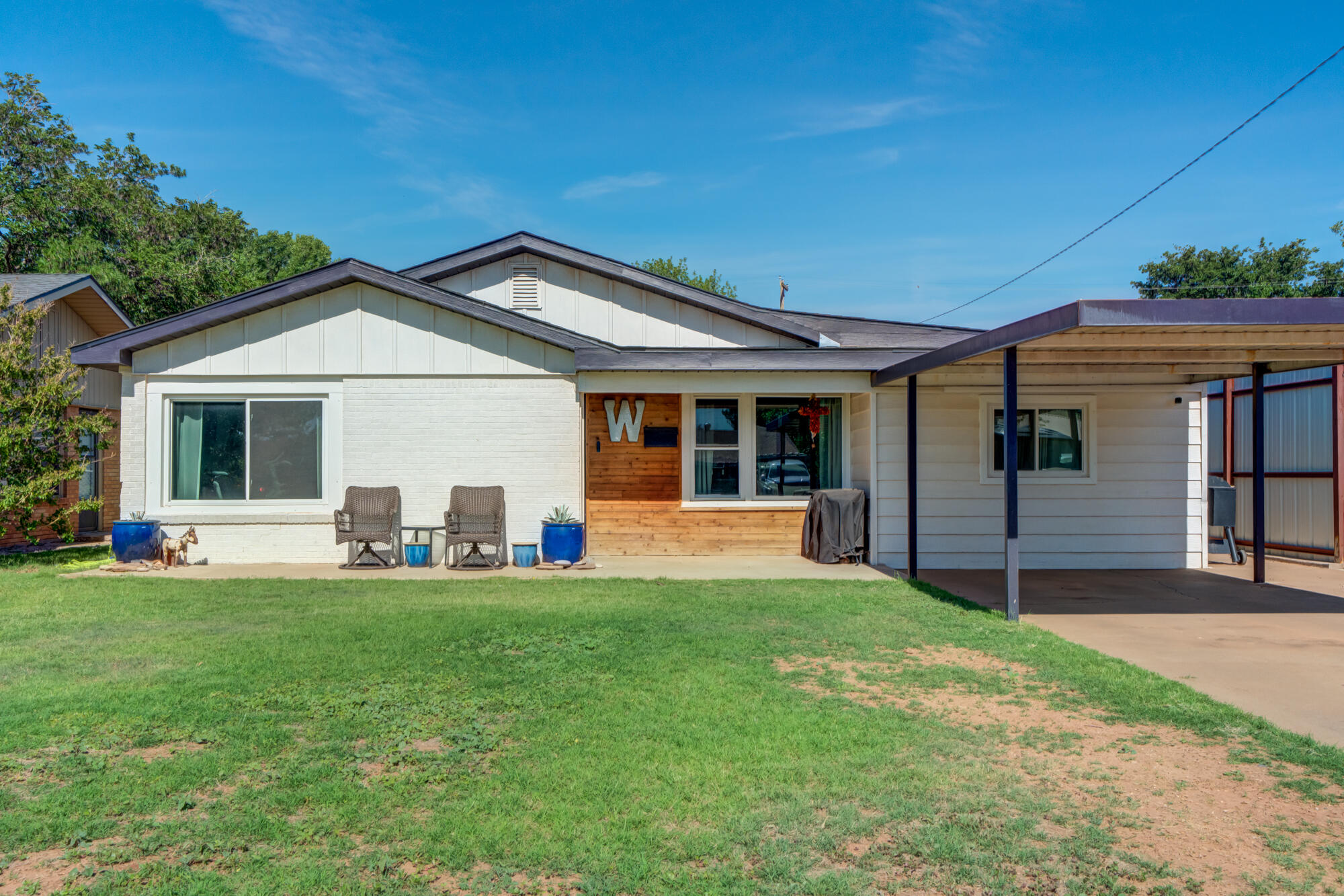 811 Borger Plainview, TX 79072 - Photo 6 of 32 811-Borger_Plainview-TX_2_Front-Exterior