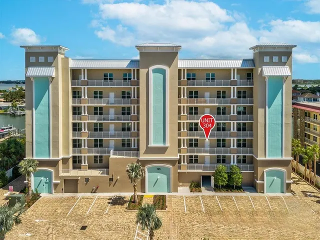 $949,900 | 125 Island Way, Unit 304, Clearwater Beach, FL 33767