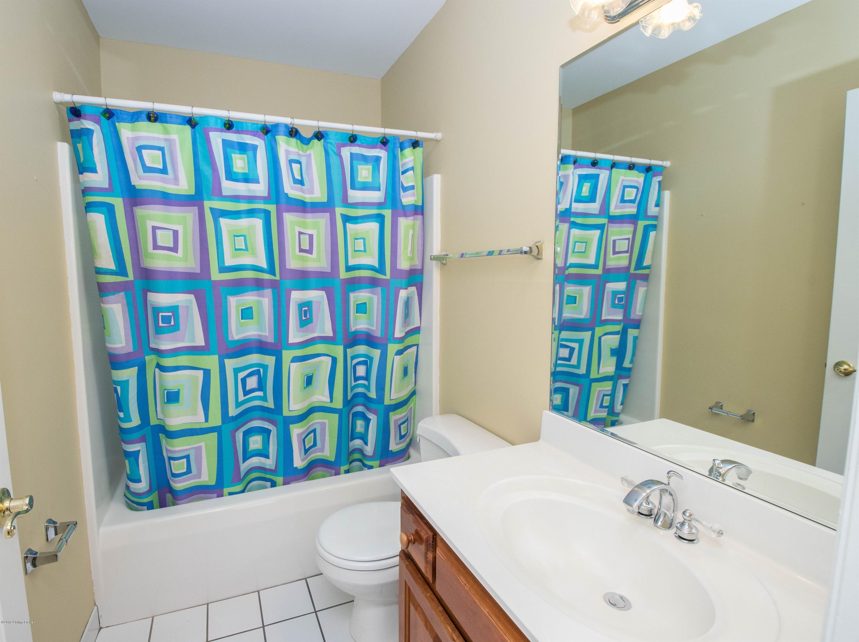7 Anchorage Pointe Anchorage, KY 40223 - Photo 48 of 62 046_Bathroom