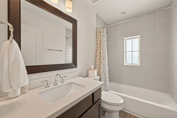 $699,000 | 1607 West Rose Terrace Lane, Houston, TX 77055