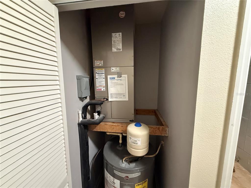 9302 Southeast Maricamp Road Ocala, FL 34472 - Photo 23 of 40 a dining room with furniture and window