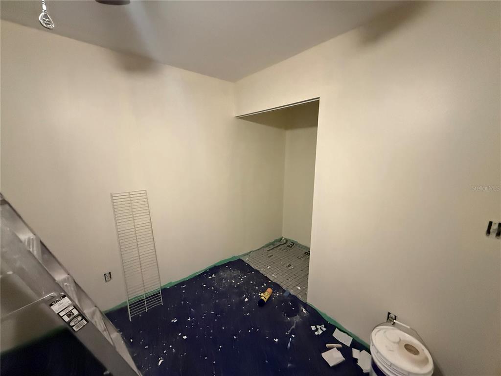 9302 Southeast Maricamp Road Ocala, FL 34472 - Photo 27 of 40 a bathroom with a sink