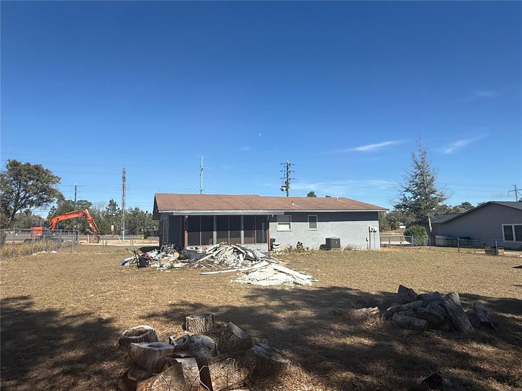 9302 Southeast Maricamp Road Ocala, FL 34472 - Photo 37 of 40 a view of a town with big tree and plants