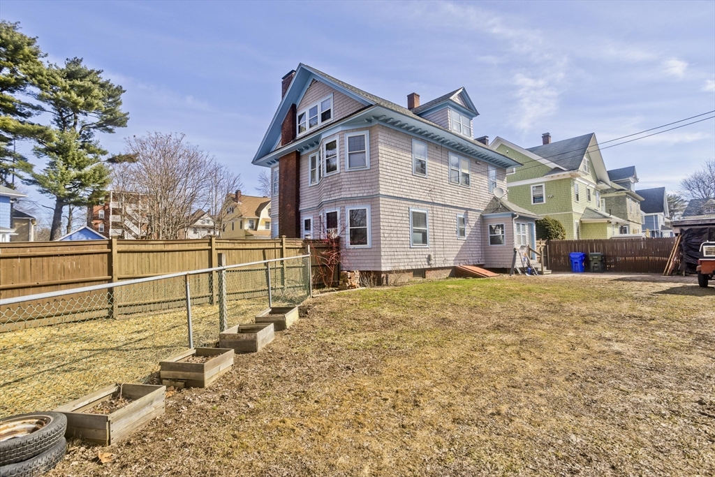 23 Westernview Street Springfield, MA 01108 - Photo 4 of 41