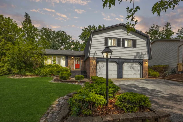 $259,500 | 22757 Lakeshore Drive, Richton Park, IL 60471