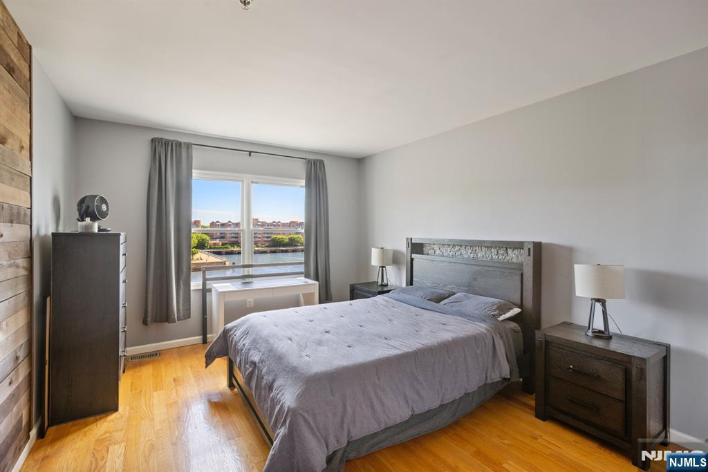 345 The Promenade Edgewater, NJ 07020 - Photo 6 of 16
