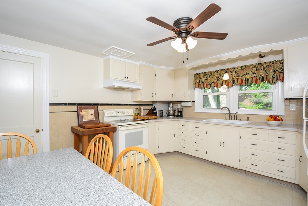 397 Massasoit Road Worcester, MA 01604 - Photo 11 of 29