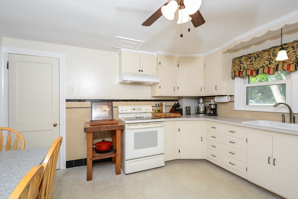 397 Massasoit Road Worcester, MA 01604 - Photo 12 of 29