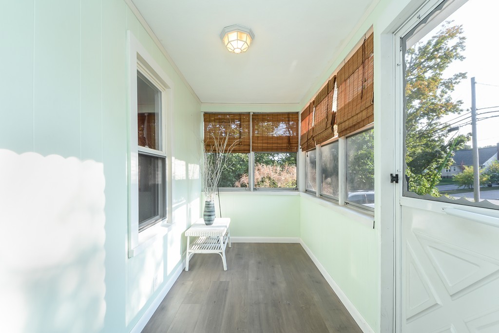 397 Massasoit Road Worcester, MA 01604 - Photo 4 of 29