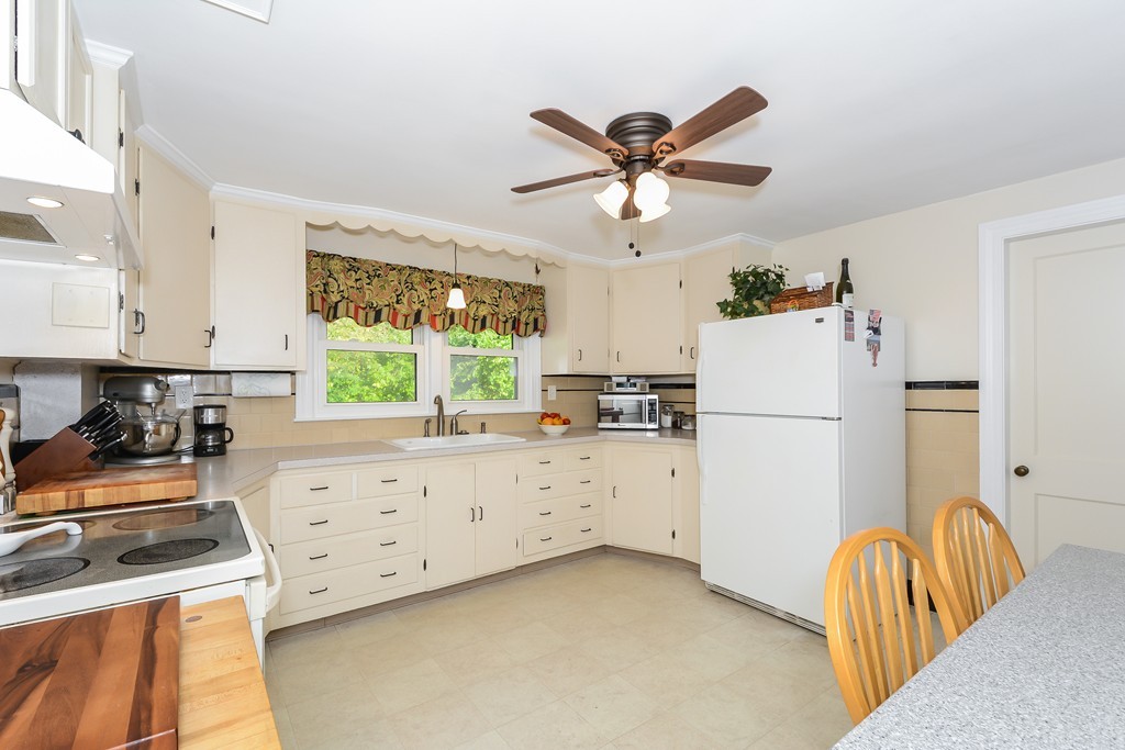 397 Massasoit Road Worcester, MA 01604 - Photo 10 of 29