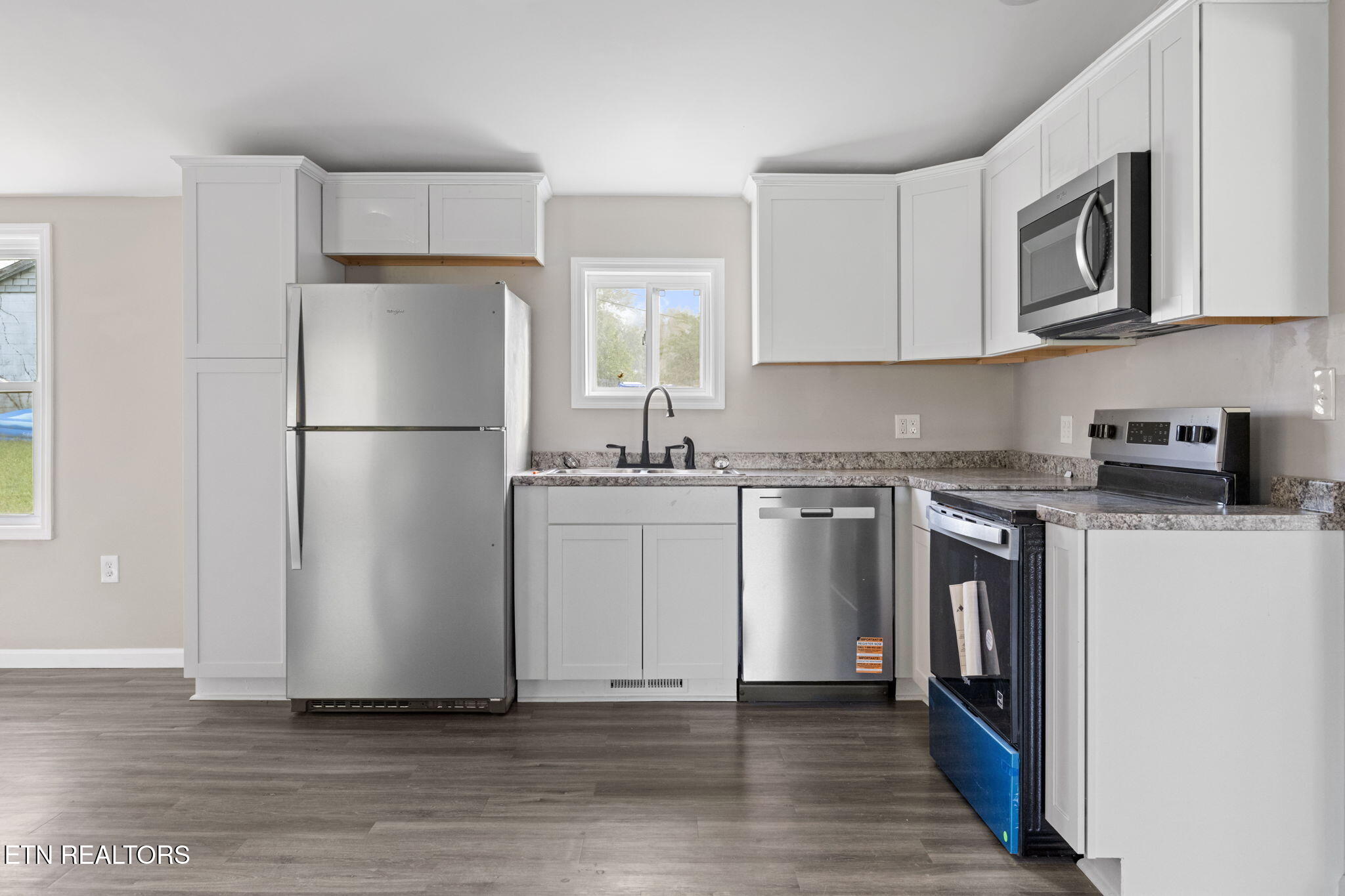 303 Hillcrest Street Clinton, TN 37716 - Photo 11 of 25 10-web-or-mls-303 Hillcrest-3131