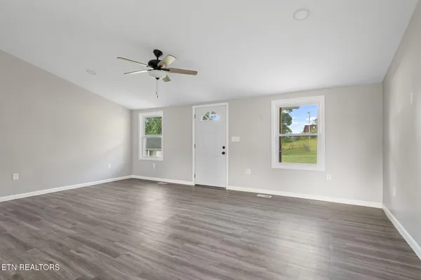 $269,900 | 303 Hillcrest Street, Clinton, TN 37716