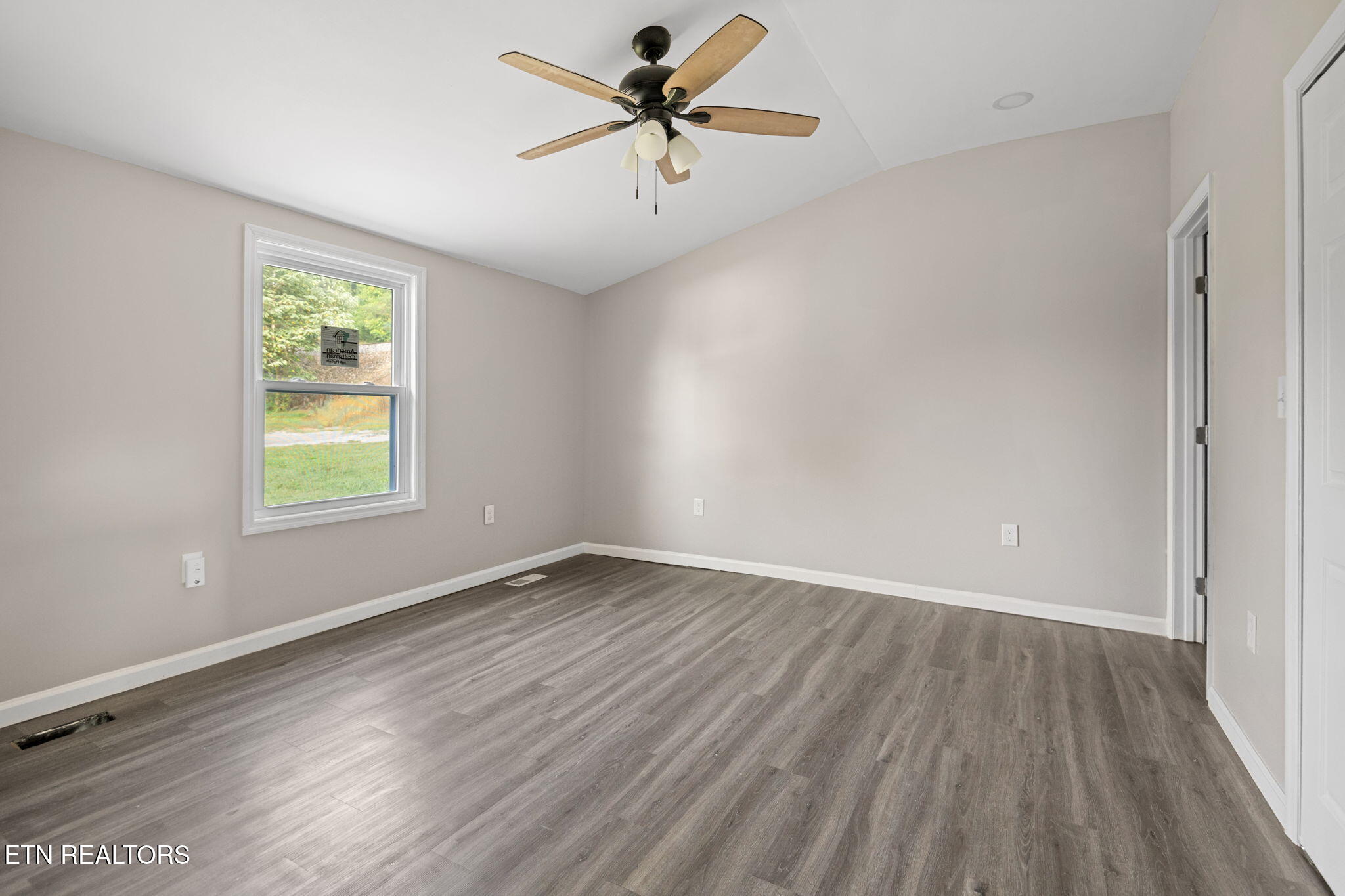 303 Hillcrest Street Clinton, TN 37716 - Photo 14 of 25 8-web-or-mls-303 Hillcrest-3119