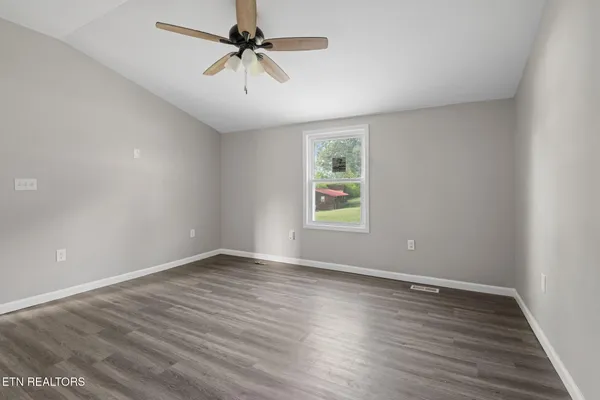 $269,900 | 303 Hillcrest Street, Clinton, TN 37716