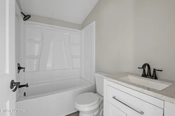 $269,900 | 303 Hillcrest Street, Clinton, TN 37716