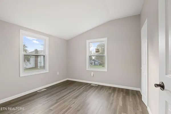 $269,900 | 303 Hillcrest Street, Clinton, TN 37716
